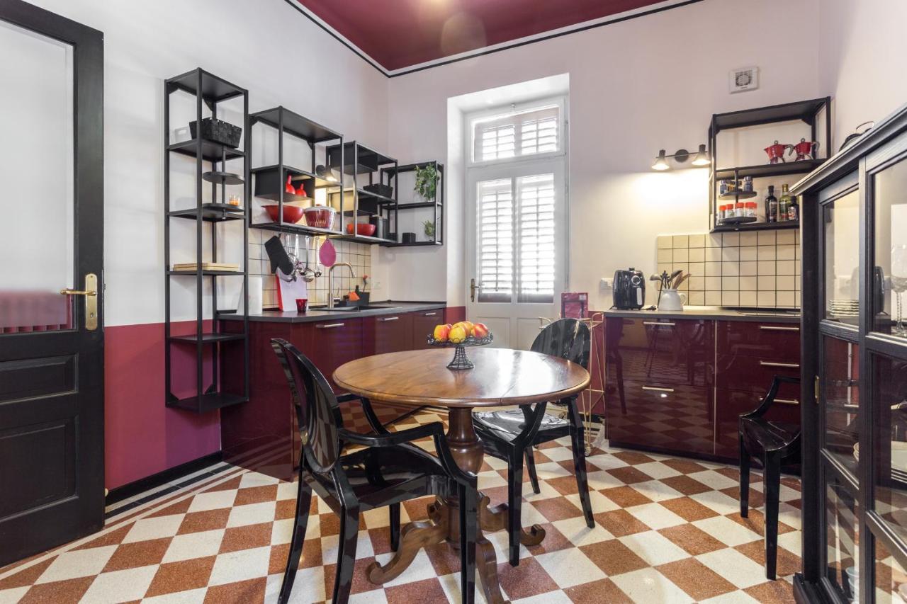 Ferienwohnung La Casa Di Gatsby Lusso In Pieno Centro Con Parcheggio Gorizia Exterior foto